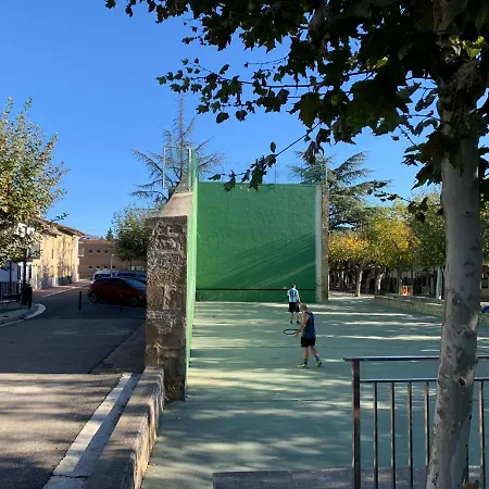 Uribe-enea: Casa Sola Con Patio Y Visita A Bodega En