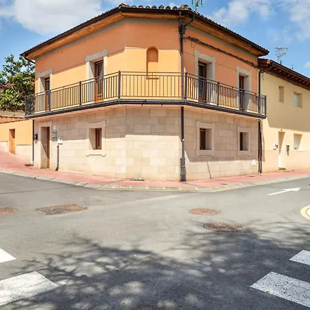 Uribe-enea: Casa Sola Con Patio Y Visita A Bodega En Holiday home Elciego