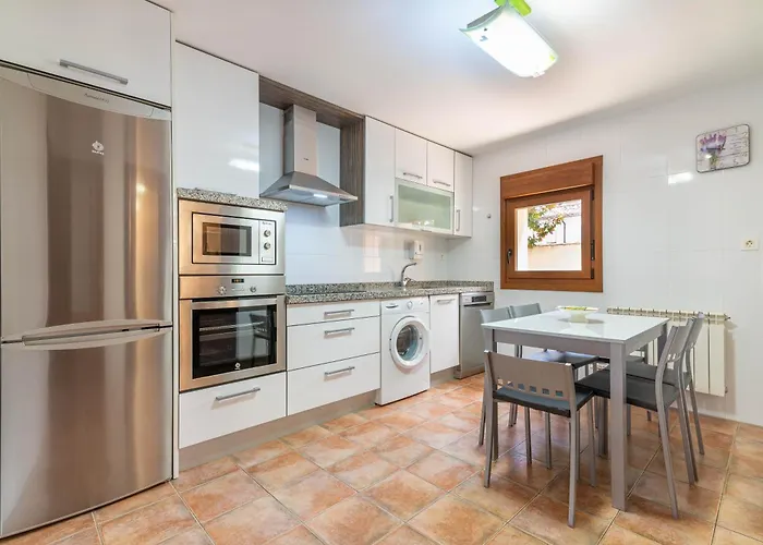 Uribe-enea Casa Sola Con Amplio Patio En Con Visita A Bodega, Siempre Sujeta A Disponibilidad