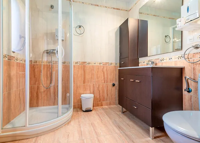 Uribe-enea Casa Sola Con Amplio Patio En Con Visita A Bodega, Siempre Sujeta A Disponibilidad